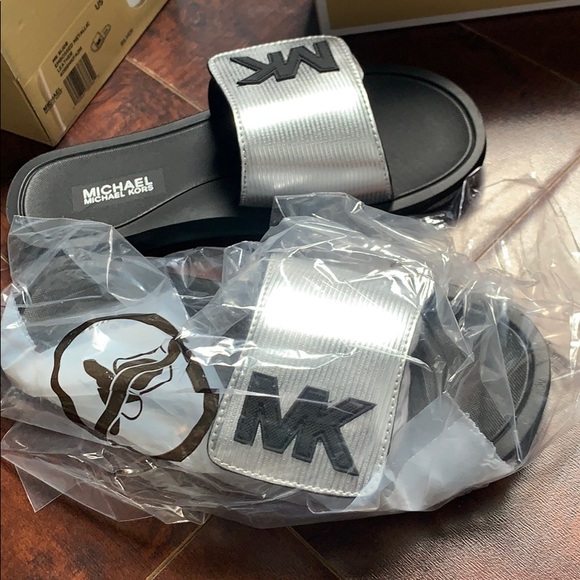 Michael kors slides - Picture 2 of 3
